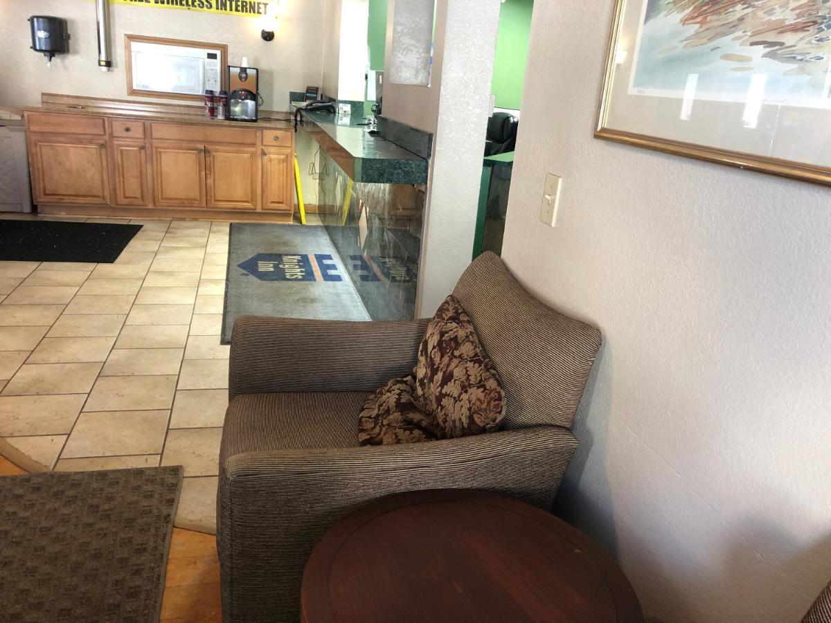 Knights Inn Farmington Hills Εξωτερικό φωτογραφία